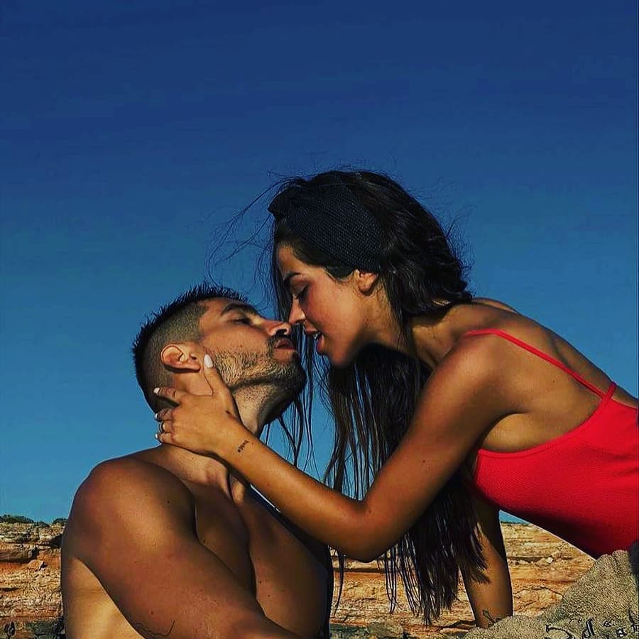 How Dermarolling Lips Device Inserting Attraction To Lips